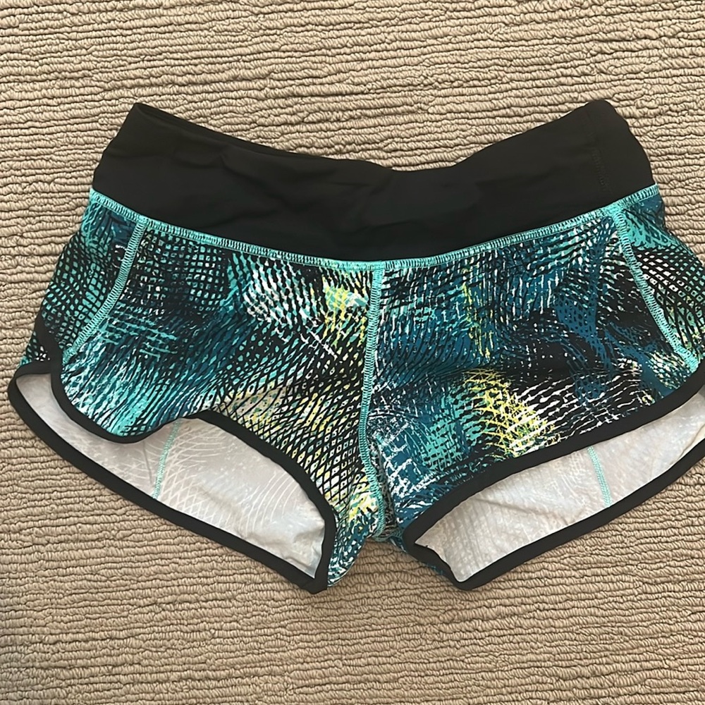 Lululemon speed shorts sz 4